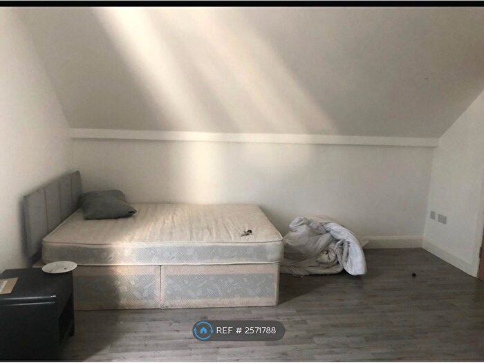 Studio To Rent In Myddleton Road, London, N22