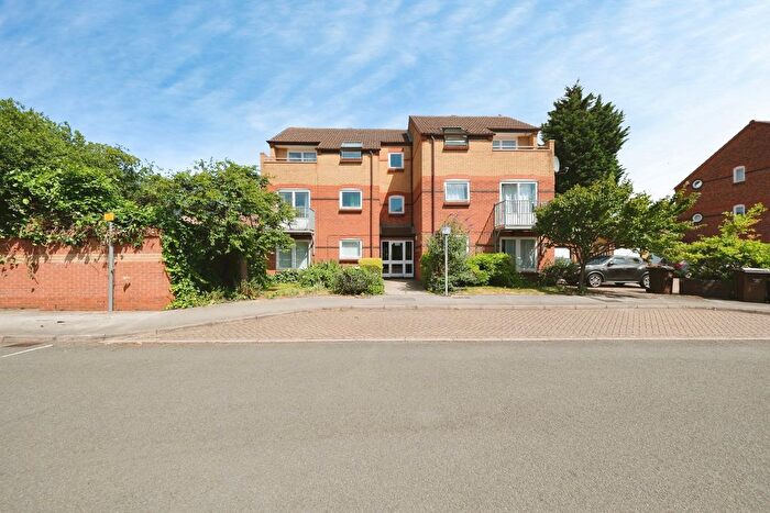 2 Bedroom Flat For Sale In Tonnelier Road, Nottingham, Nottinghamshire, NG7