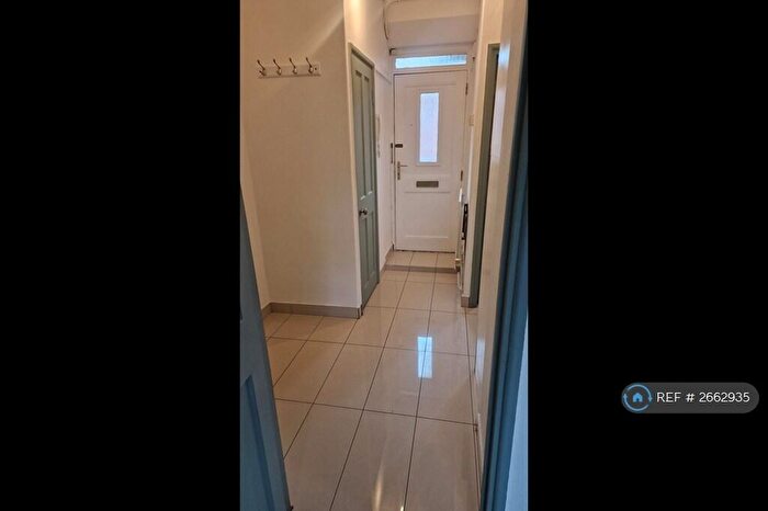 2 Bedroom Flat To Rent In Rivermead House, London, E9