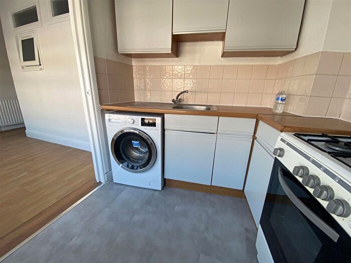 1 Bedroom Flat To Rent In Selsdon Road, South Croydon, CR2