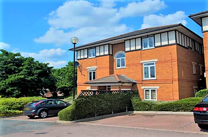 2 Bedroom Flat For Sale In Minstrel Court, Wenlock Gardens, London, NW4