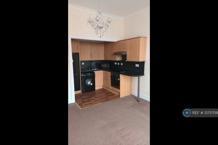 1 Bedroom Flat To Rent In Roxburgh Street, Greenock, PA15