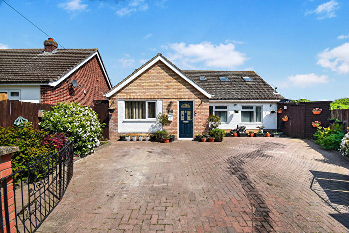 5 Bedroom Chalet For Sale In Goldfinch Close, Hartford, Huntingdon, PE29
