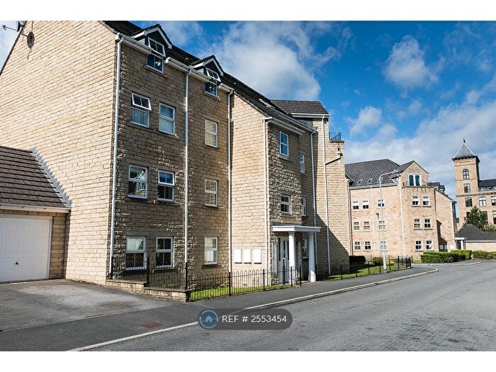 3 Bedroom Flat To Rent In Navigation Drive, Bradford, BD10