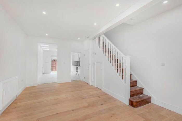 4 Bedroom Flat To Rent In Mendora Road, London, SW6
