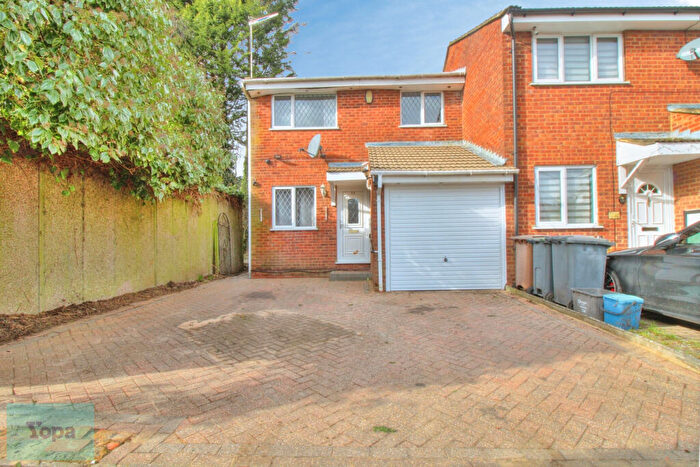 3 Bedroom End Of Terrace House For Sale In Wolston Close, Luton, LU1