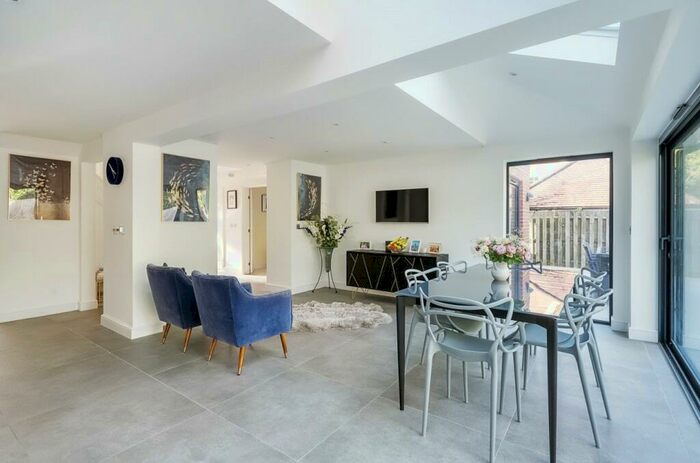 5 Bedroom Detached House For Sale In Harpswood Close, Coulsdon, CR5
