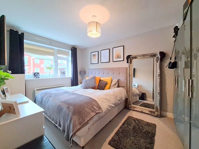 2 Bedroom Flat To Rent In South Park Road, Wimbledon, SW19