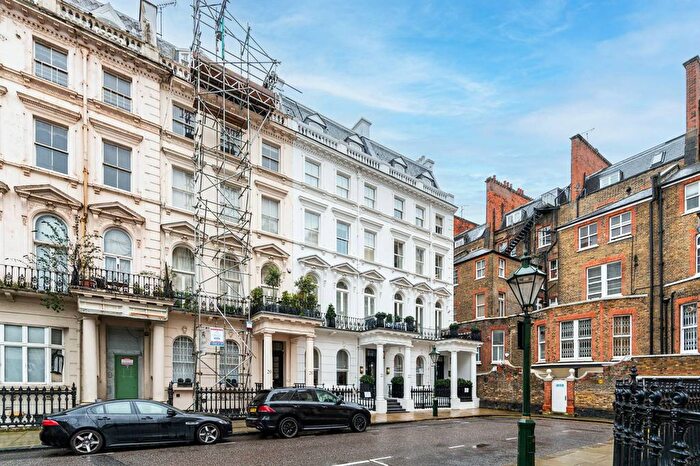 2 Bedroom Flat To Rent In Prince Of Wales Terrace, Kensington, London, W8