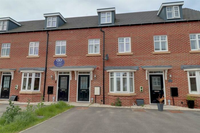 3 Bedroom Town House For Sale In Chalgrove Place, Henhull, Nantwich, CW5