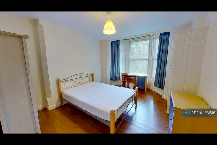 2 Bedroom Flat To Rent In Douglas Road, Nottingham, NG7