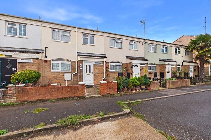 3 Bedroom Terraced House To Rent In Newchurch Road, Slough, Berkshire, SL2