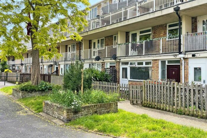 3 Bedroom Apartment To Rent In Woolstaplers Way, Bermondsey, SE16