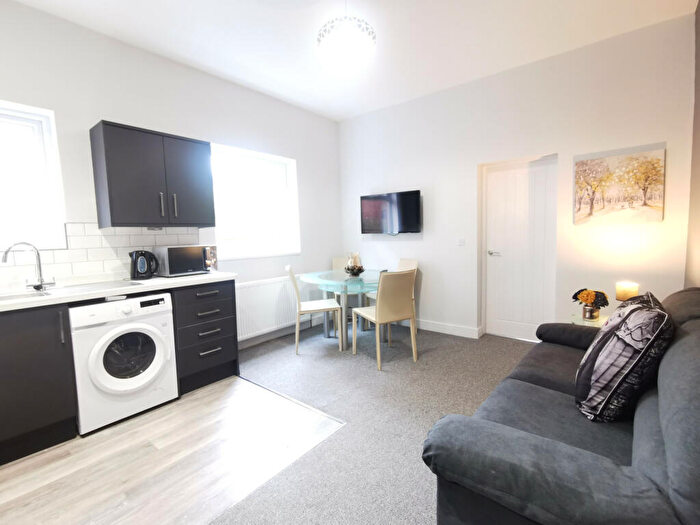 1 Bedroom Flat To Rent In Albert Street, Hull, Yorkshire, HU3