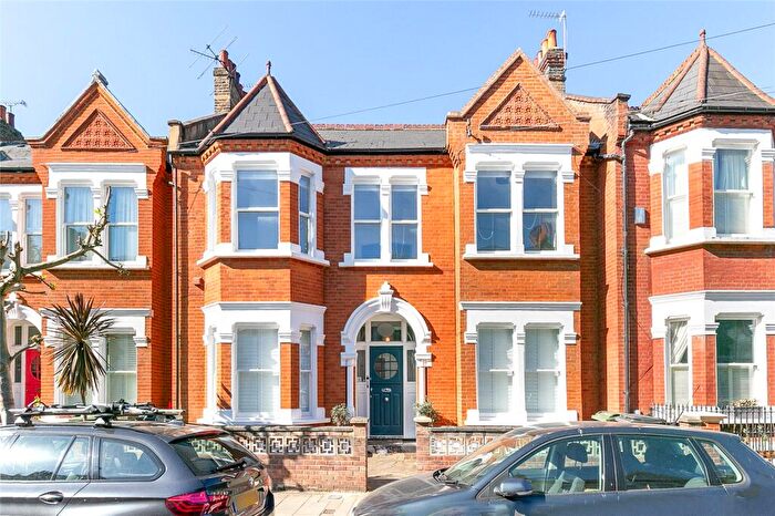 2 Bedroom Apartment For Sale In Englewood Road, London, SW12