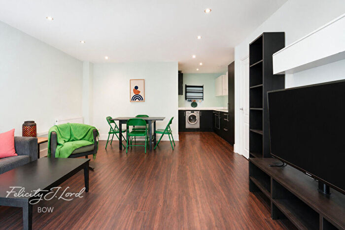 3 Bedroom Apartment For Sale In Axio Way, London, E3
