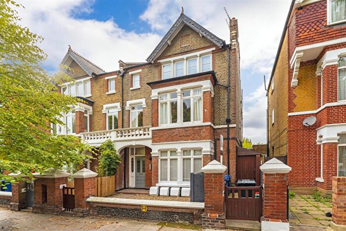 2 Bedroom Flat For Sale In Denbigh Road, Ealing, W13