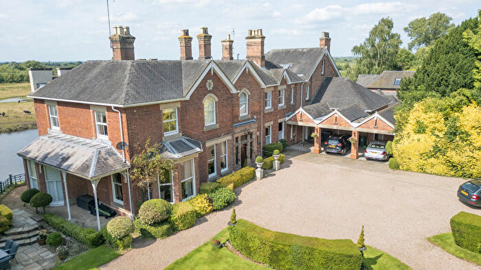 6 Bedroom Detached House For Sale In Church Lane, Newton Solney, DE15