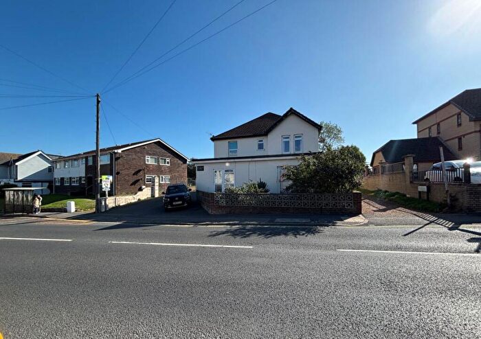 2 Bedroom Apartment For Sale In Flat Rostrevor Court, Sandown Road, Sandown, Isle Of Wight, PO36
