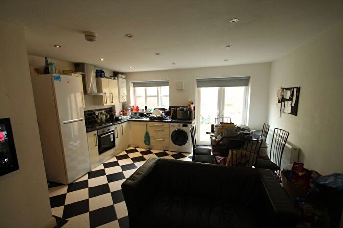 5 Bedroom Property To Rent In Macaulay Street, Leicester, LE2