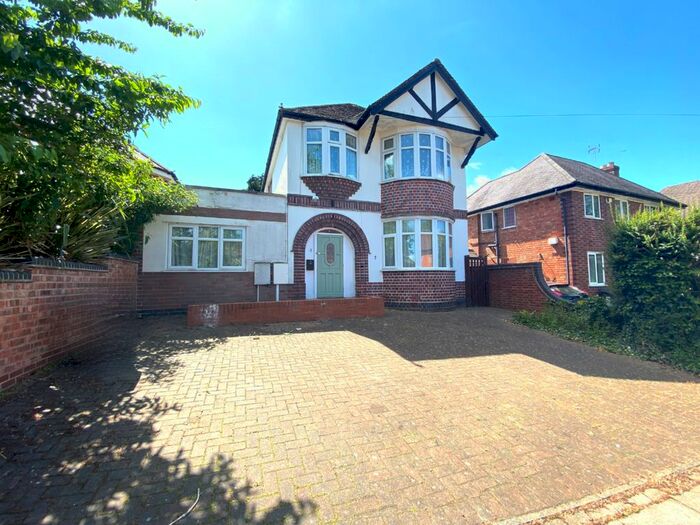 4 Bedroom Detached House To Rent In Park Hill Drive, Aylestone, Leicester, LE2