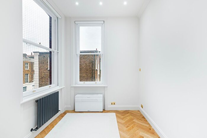 3 Bedroom Flat To Rent In Draycott Place, Chelsea, London, United Kingdom, SW3