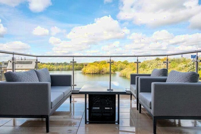 2 Bedroom Apartment For Sale In The Lakes, Channels, CM3