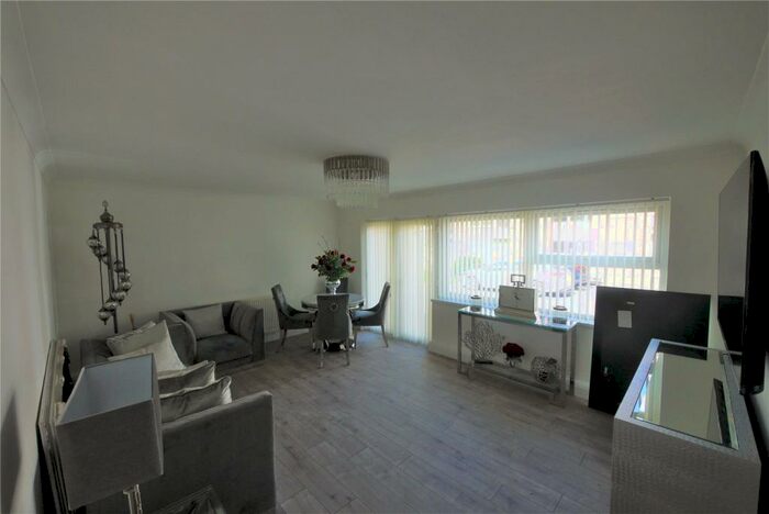 2 Bedroom Apartment To Rent In Ardleigh Court, Hutton Road, Shenfield, CM15