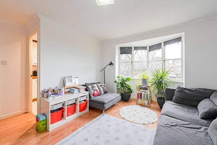 1 Bedroom Flat For Sale In Halley Gardens, Blackheath, London, SE13