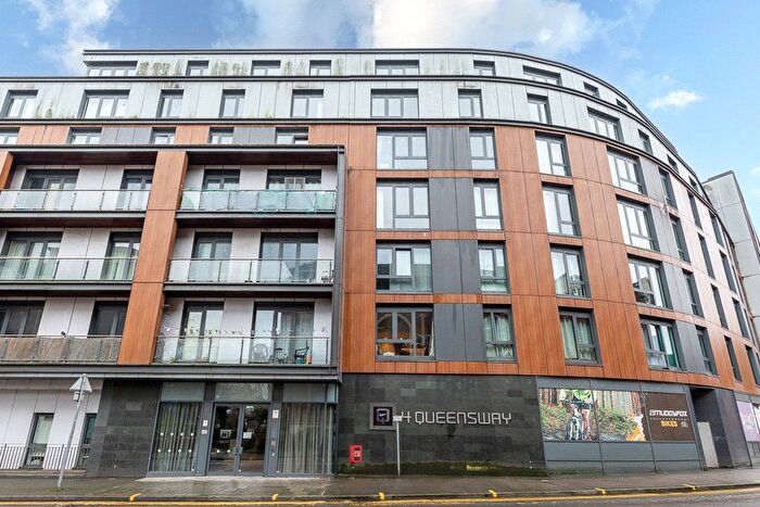 2 Bedroom Flat For Sale In Queensway, Redhill, Surrey, RH1