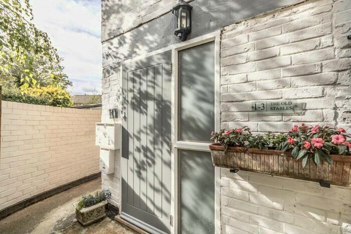 2 Bedroom Flat To Rent In Oak Hill Crescent, Surbiton, KT6