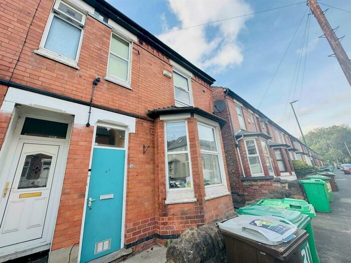 6 Bedroom House To Rent In Teversal Avenue, Nottingham, NG7