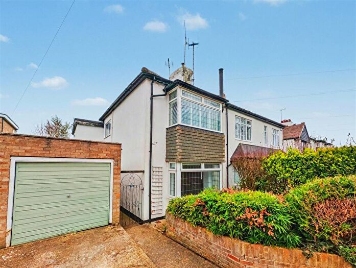 1 Bedroom Apartment For Sale In Underwood Square, Leigh-On-Sea, SS9