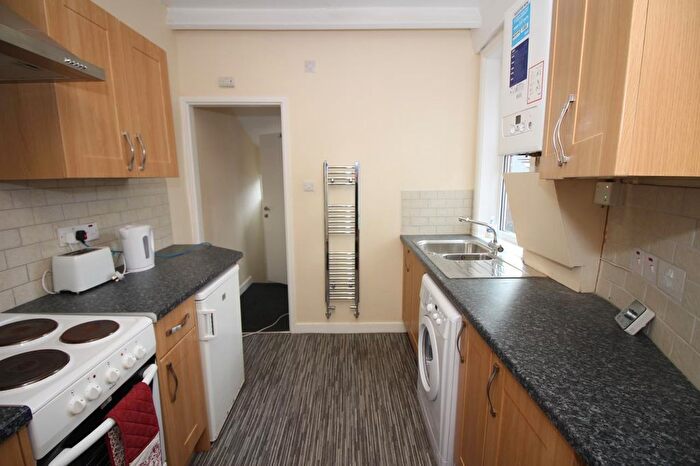 4 Bedroom Maisonette To Rent In Cartington Terrace, Heaton, Newcastle Upon Tyne, NE6