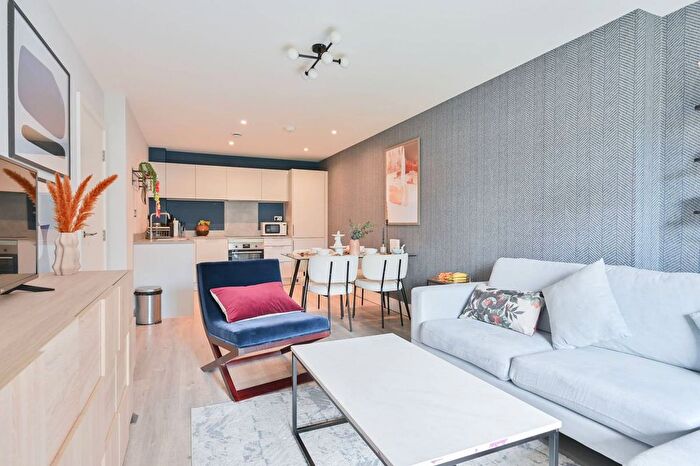 2 Bedroom Flat To Rent In Sloane Court, Watford, WD24