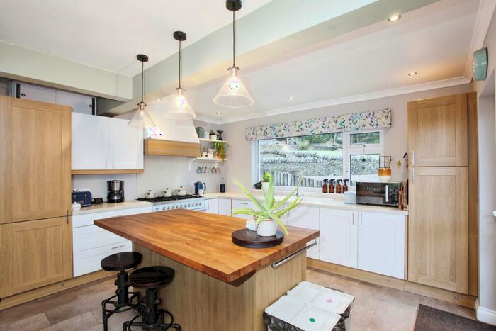 4 Bedroom Detached House For Sale In Mountain Road, Caerphilly, CF83
