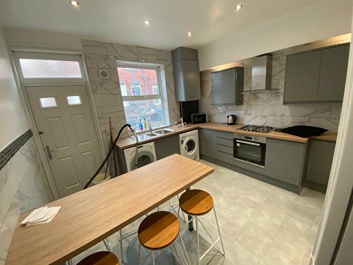 6 Bedroom Terraced House To Rent In Harold Terrace, Hyde Park, Leeds, LS6