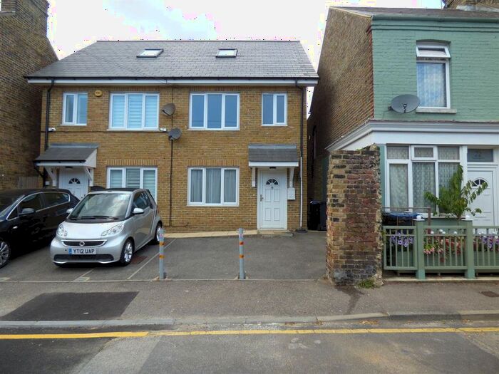 3 Bedroom End Of Terrace House To Rent In Church Road, Ramsgate, CT11