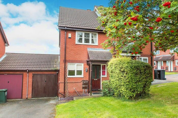 2 Bedroom Semi-Detached House To Rent In Ibbetson Road, Churwell, Morley, Leeds LS27
