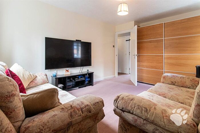 2 Bedroom Flat For Sale In Copperfields, Laindon, SS15