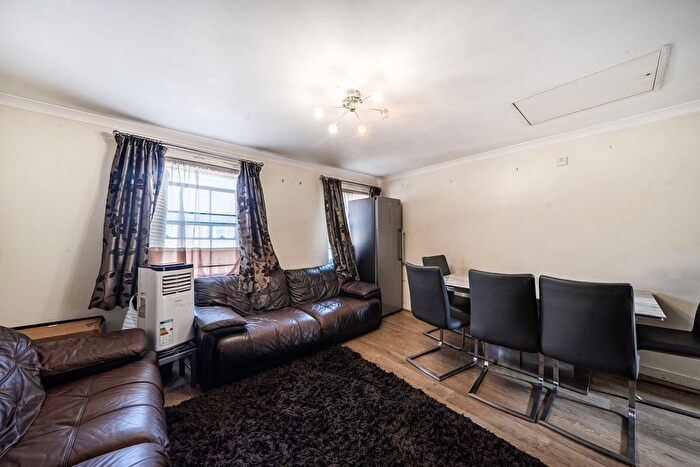3 Bedroom Maisonette For Sale In Church Road, Mitcham, CR4