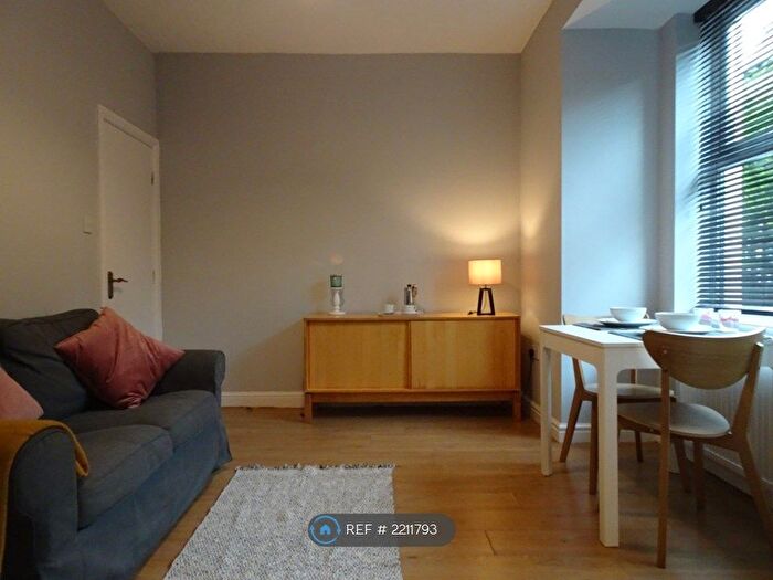 1 Bedroom Flat To Rent In Portland Crescent, Manchester, M13