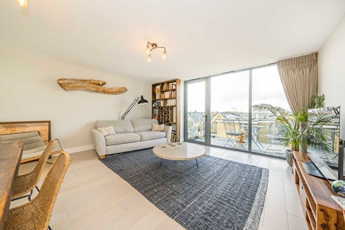 2 Bedroom Flat For Sale In Antoinette Close, Kingston Upon Thames, KT1