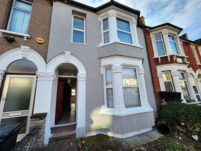 4 Bedroom Terraced House To Rent In Windsor Road, Ilford, IG1