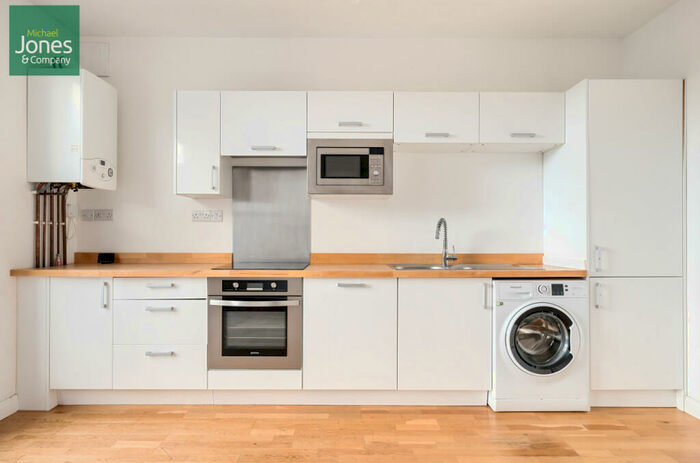 2 Bedroom Flat To Rent In Chapel Road, Worthing, West Sussex, BN11