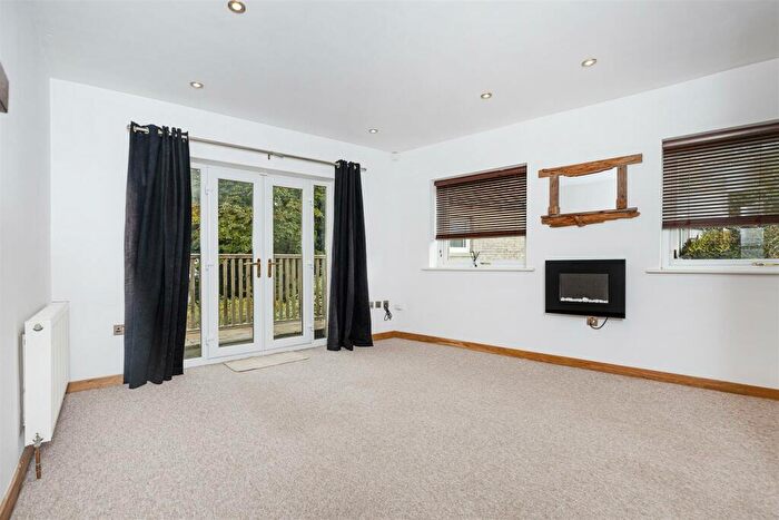 2 Bedroom Cottage For Sale In Upper Hirst, Mount, Huddersfield, HD3