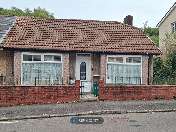 2 Bedroom Bungalow To Rent In Oakfield Terrace, Llwynyppia, CF40