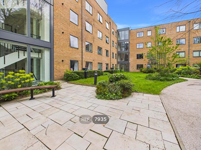 1 Bedroom Apartment To Rent In Park House, Hove Park Gardens, Hove, BN3