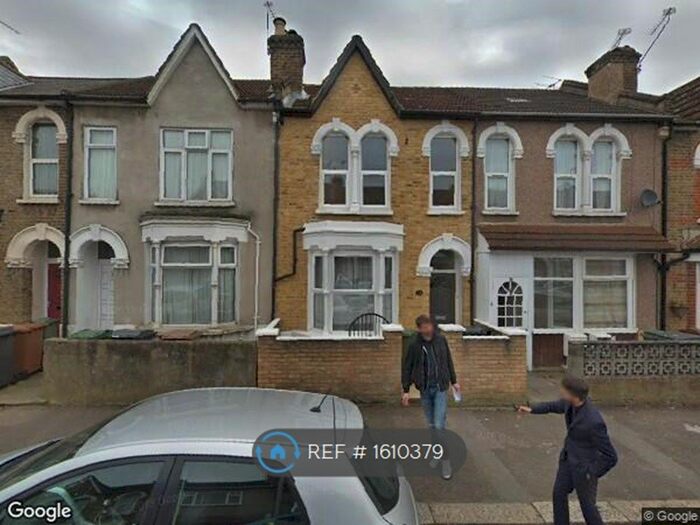 2 Bedroom Flat To Rent In Glenthorne Road, London, E17