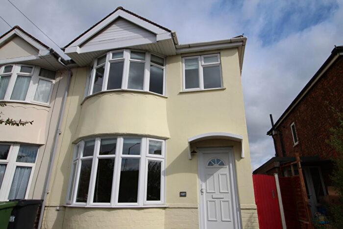 3 Bedroom Semi-Detached House To Rent In Heathcote Road, Whitnash, Leamington Spa, CV31